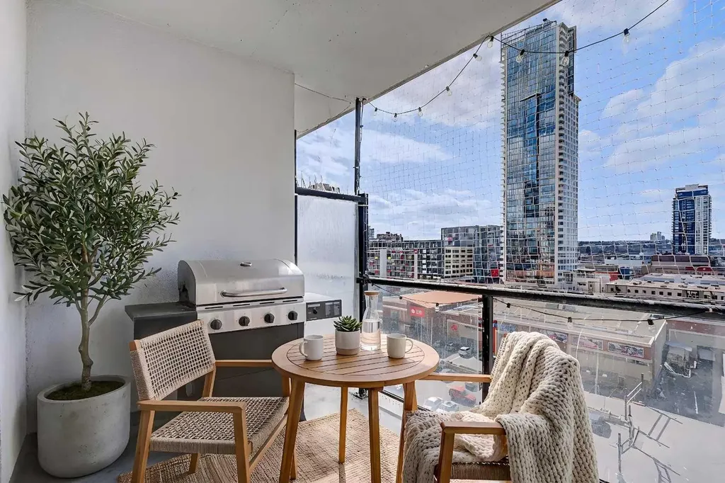 1053 10 Street SW Calgary AB T2R 1S6
