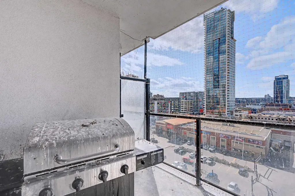 1053 10 Street SW Calgary AB T2R 1S6