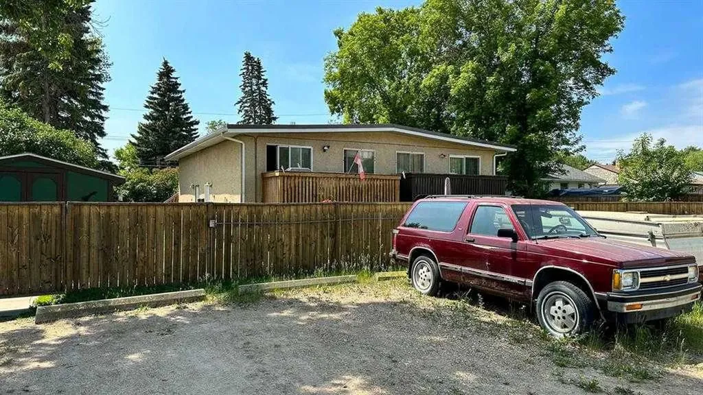 5906 60 Street Red Deer AB T4N 2P8