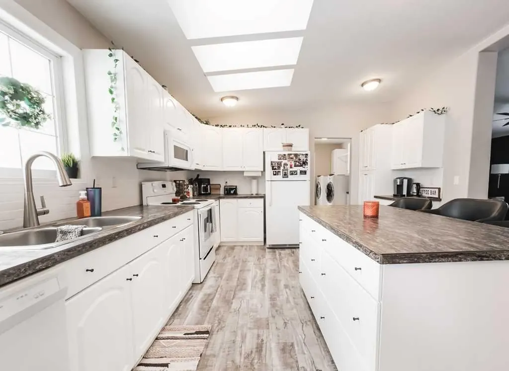 10705 101 Avenue La Crete AB T0H2H0
