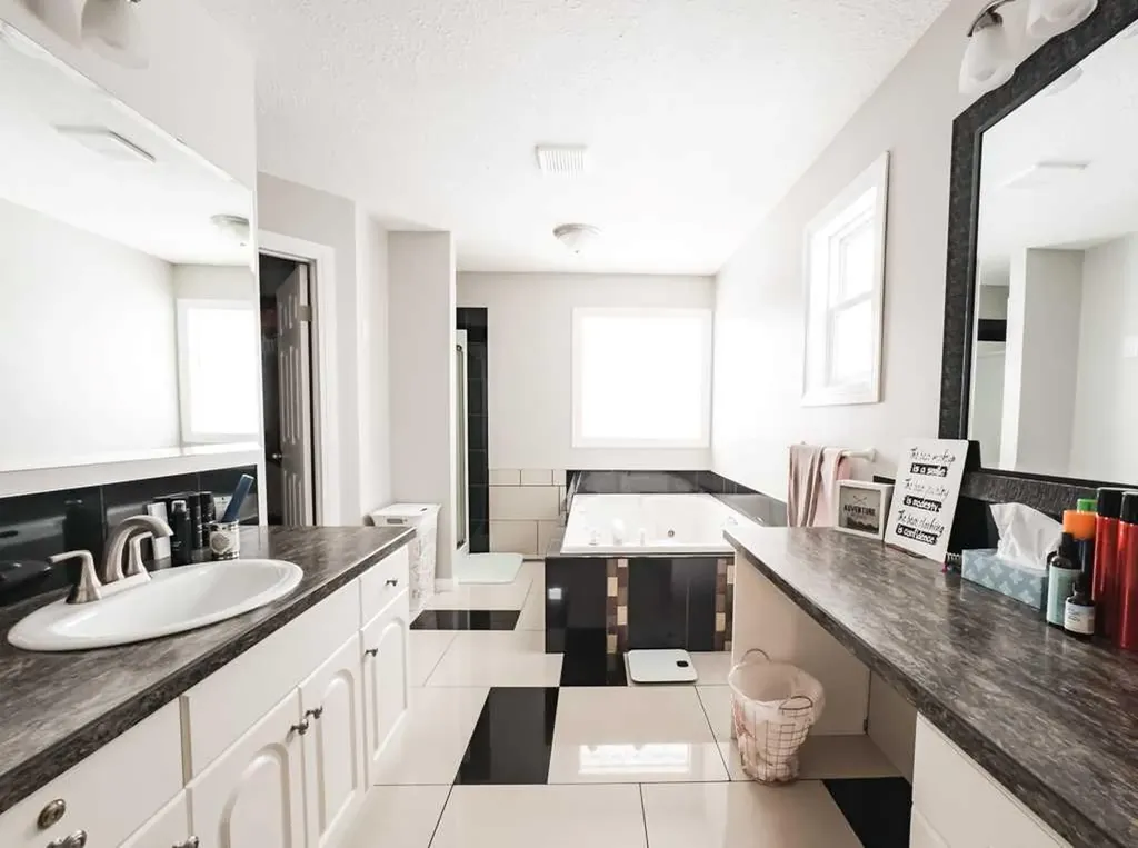 10705 101 Avenue La Crete AB T0H2H0