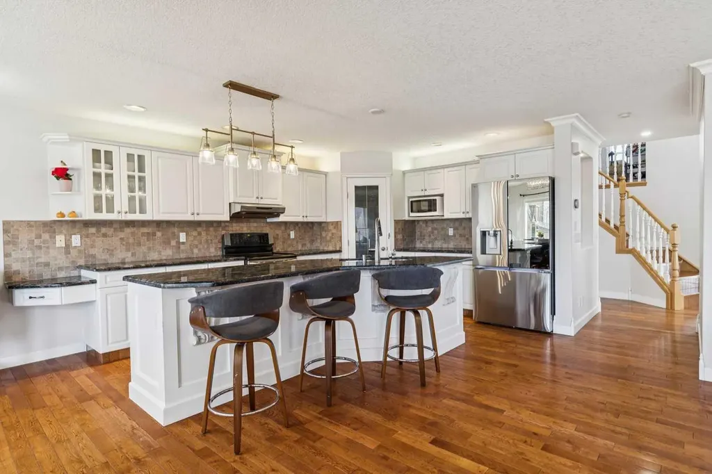 450 Wentworth Place SW Calgary AB T3H 4L7