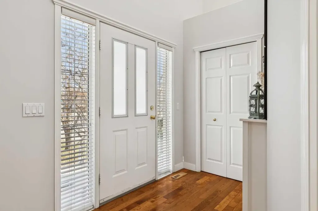 450 Wentworth Place SW Calgary AB T3H 4L7