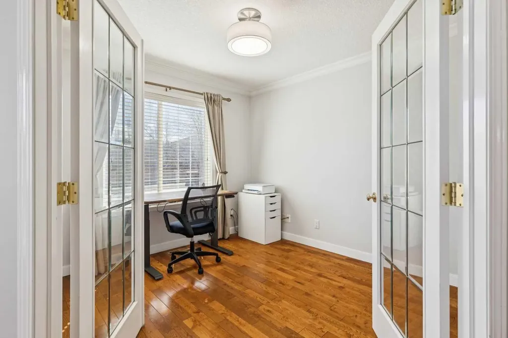 450 Wentworth Place SW Calgary AB T3H 4L7