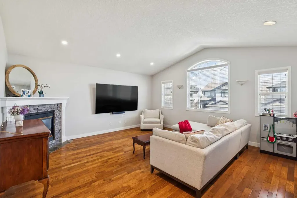 450 Wentworth Place SW Calgary AB T3H 4L7
