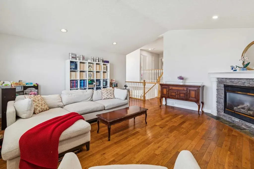 450 Wentworth Place SW Calgary AB T3H 4L7