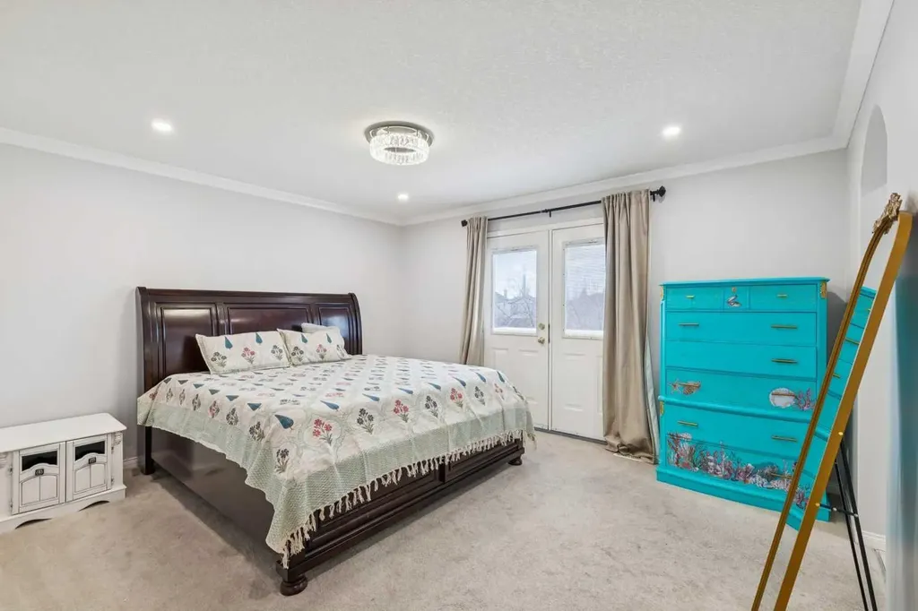450 Wentworth Place SW Calgary AB T3H 4L7