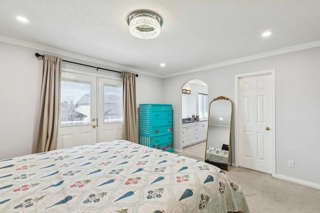 450 Wentworth Place SW Calgary AB T3H 4L7