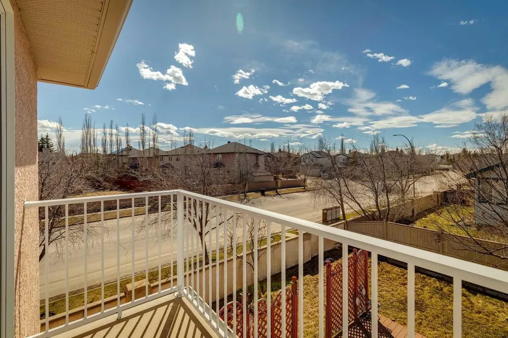 450 Wentworth Place SW Calgary AB T3H 4L7