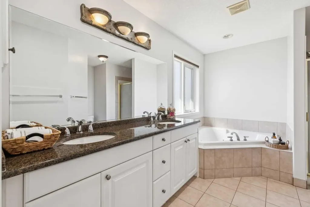 450 Wentworth Place SW Calgary AB T3H 4L7