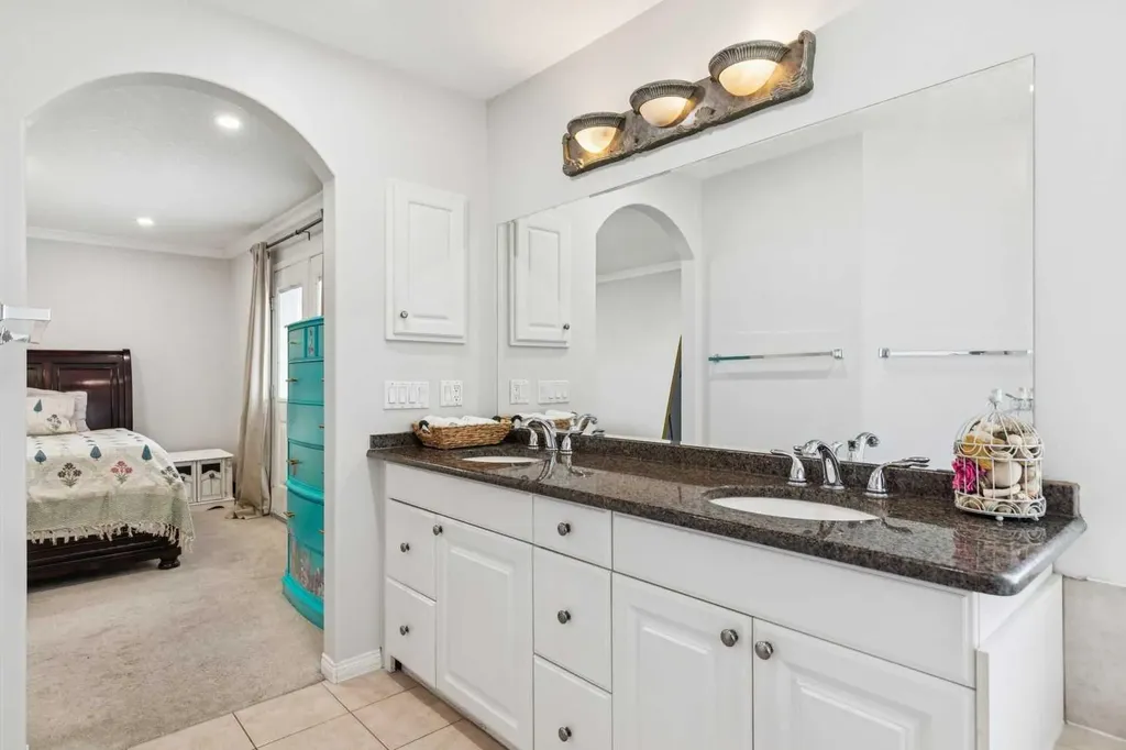 450 Wentworth Place SW Calgary AB T3H 4L7