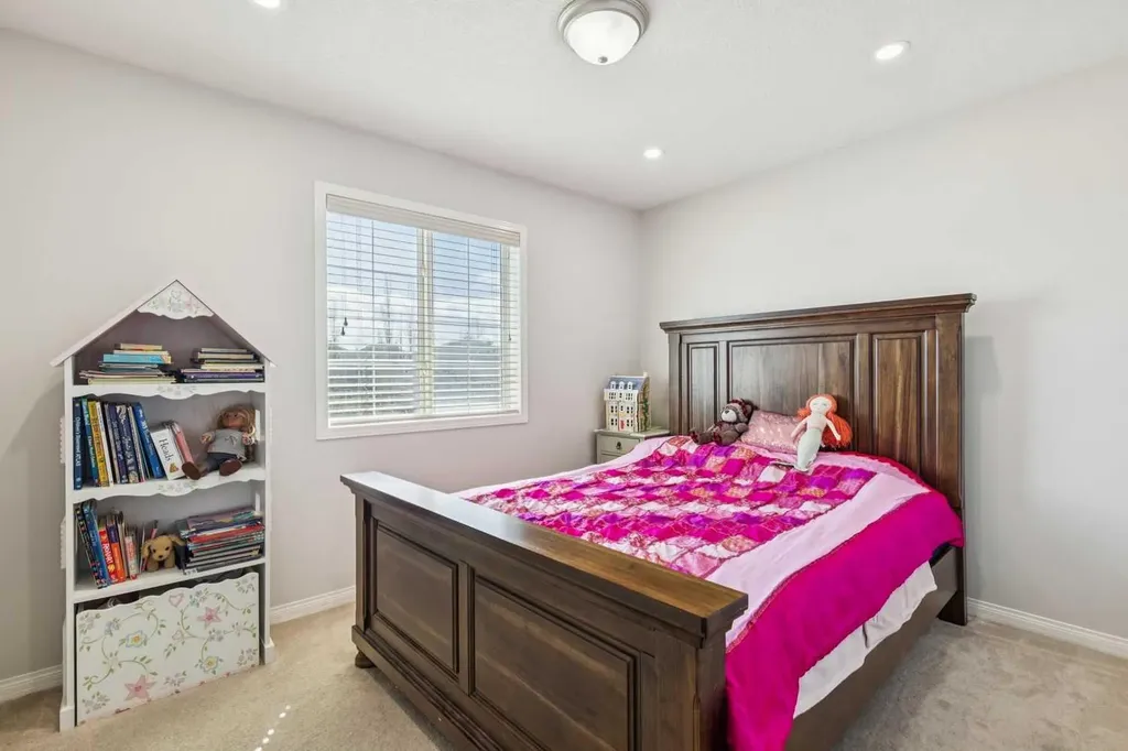 450 Wentworth Place SW Calgary AB T3H 4L7