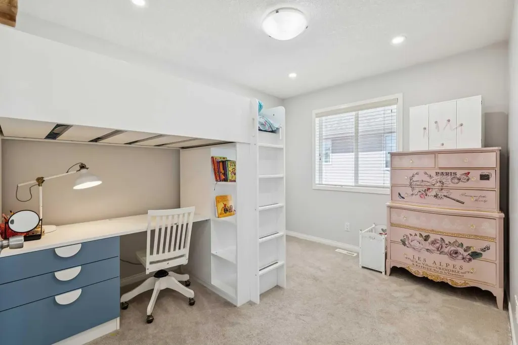450 Wentworth Place SW Calgary AB T3H 4L7