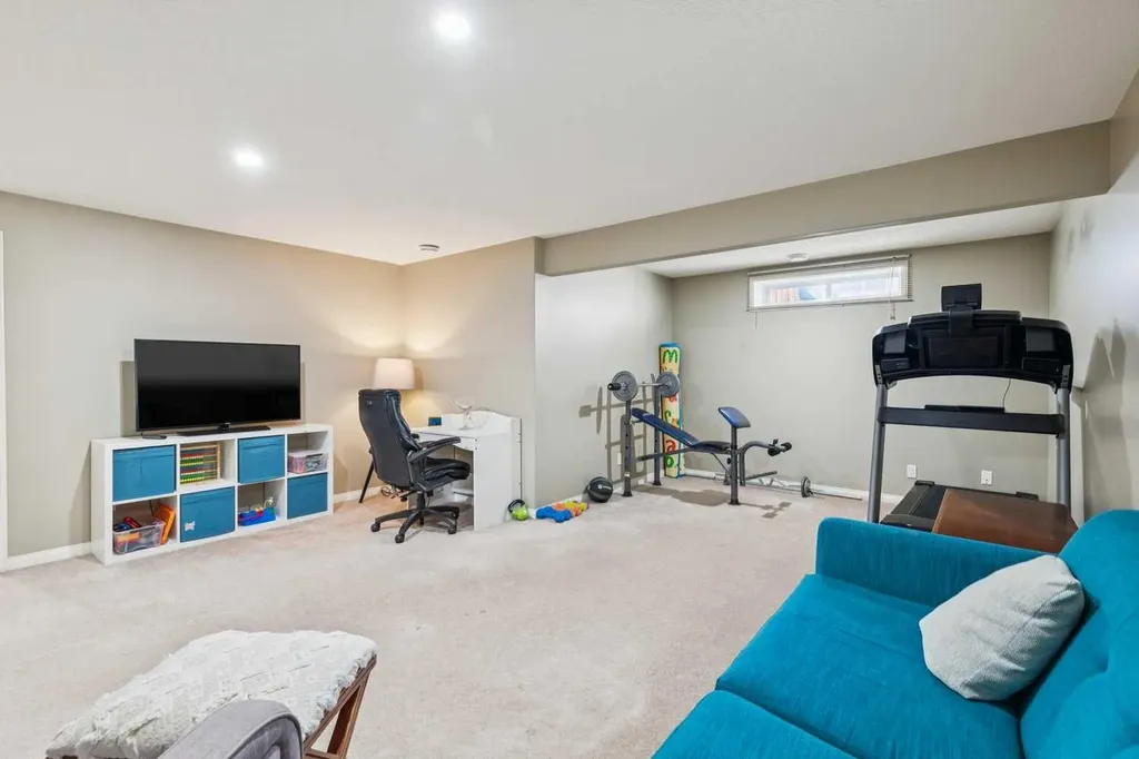 450 Wentworth Place SW Calgary AB T3H 4L7