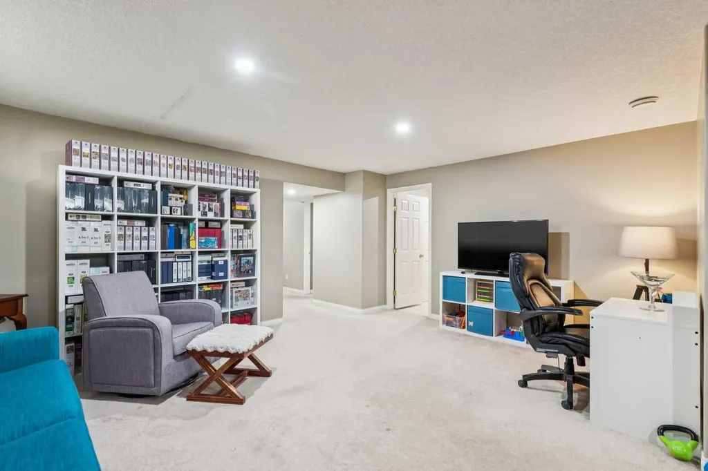 450 Wentworth Place SW Calgary AB T3H 4L7