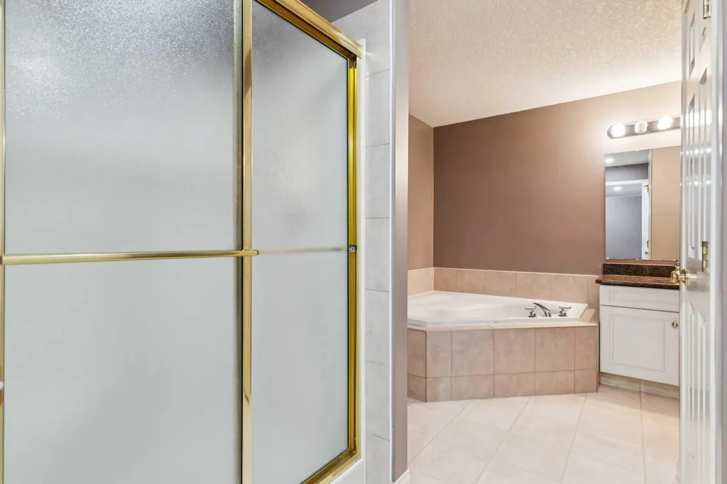 450 Wentworth Place SW Calgary AB T3H 4L7