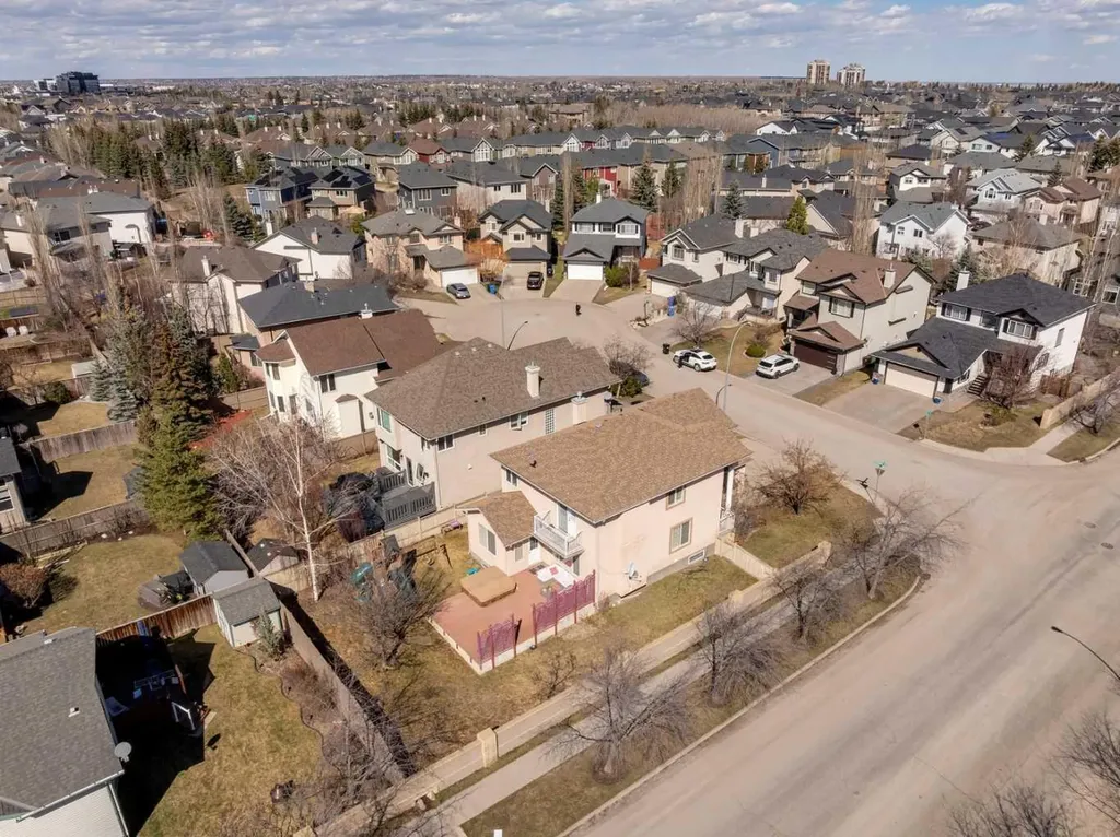 450 Wentworth Place SW Calgary AB T3H 4L7