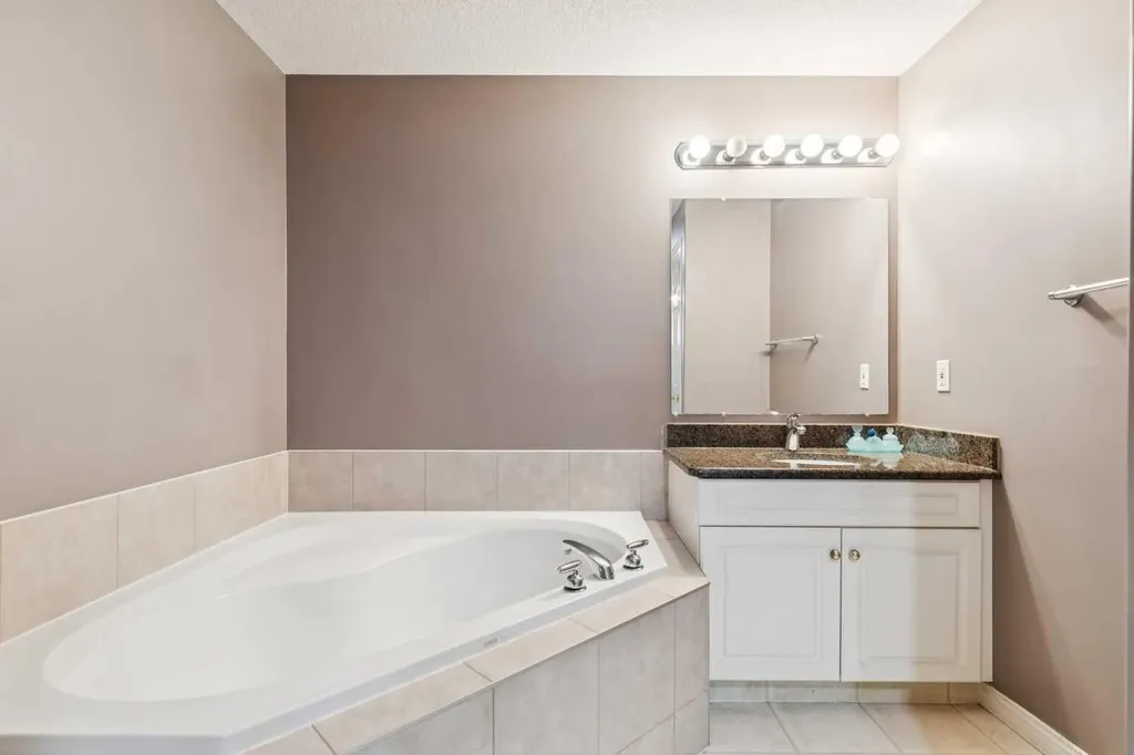 450 Wentworth Place SW Calgary AB T3H 4L7