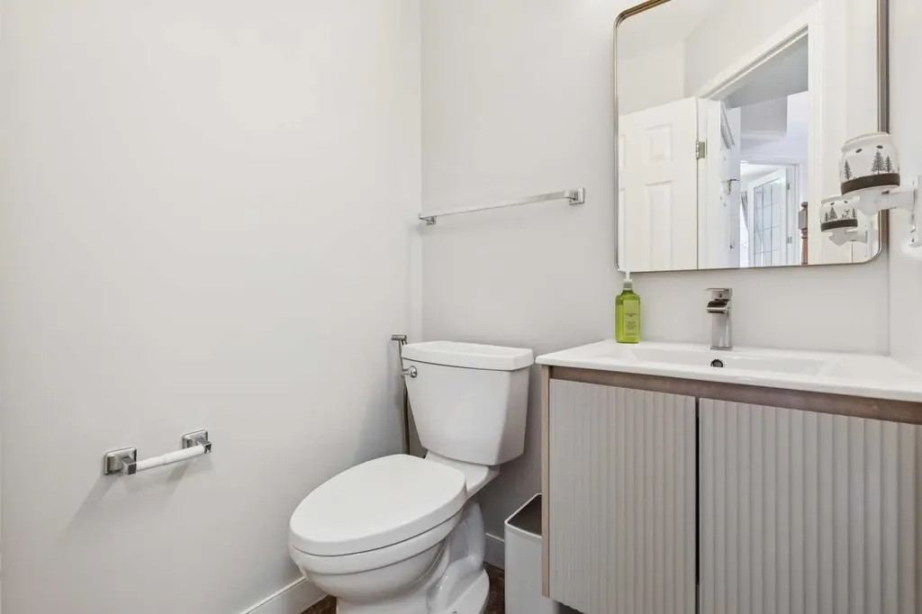 450 Wentworth Place SW Calgary AB T3H 4L7