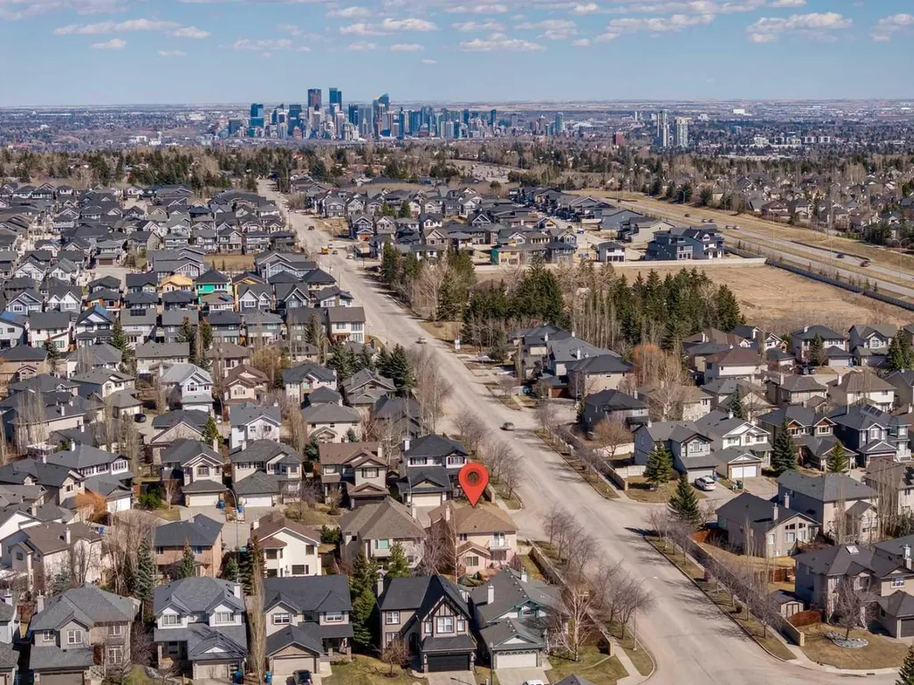 450 Wentworth Place SW Calgary AB T3H 4L7