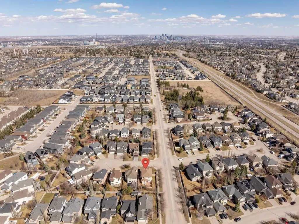450 Wentworth Place SW Calgary AB T3H 4L7