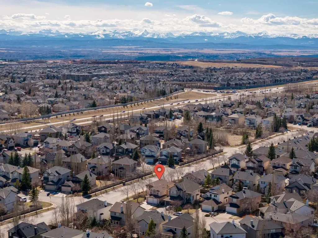 450 Wentworth Place SW Calgary AB T3H 4L7