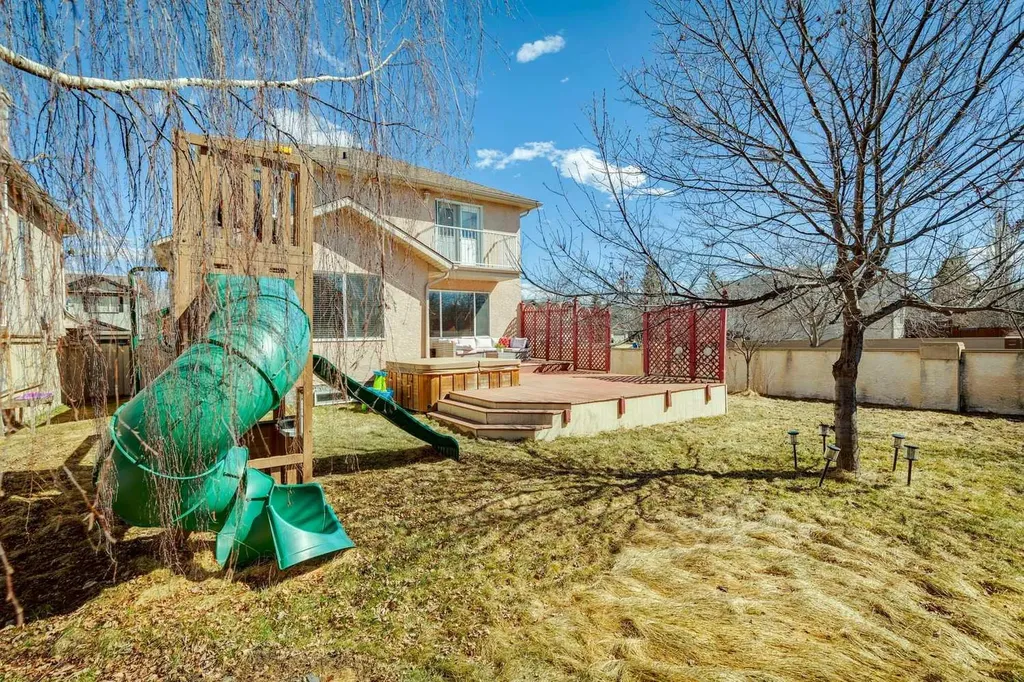 450 Wentworth Place SW Calgary AB T3H 4L7