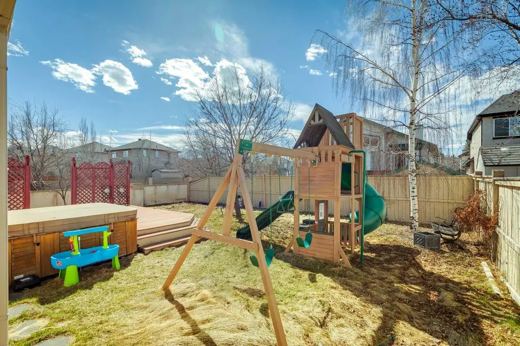 450 Wentworth Place SW Calgary AB T3H 4L7