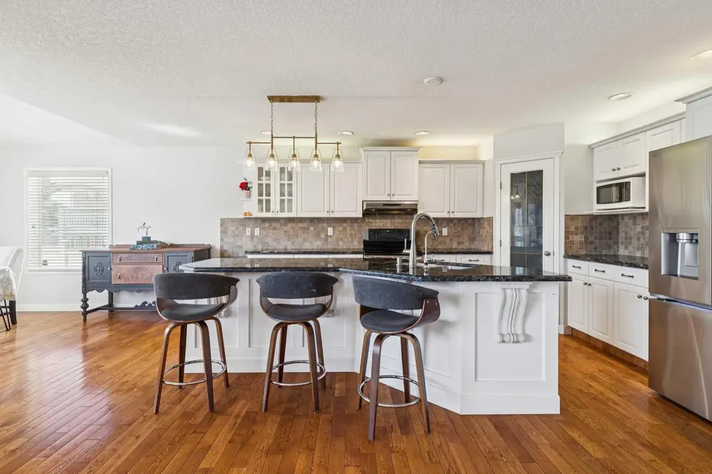 450 Wentworth Place SW Calgary AB T3H 4L7