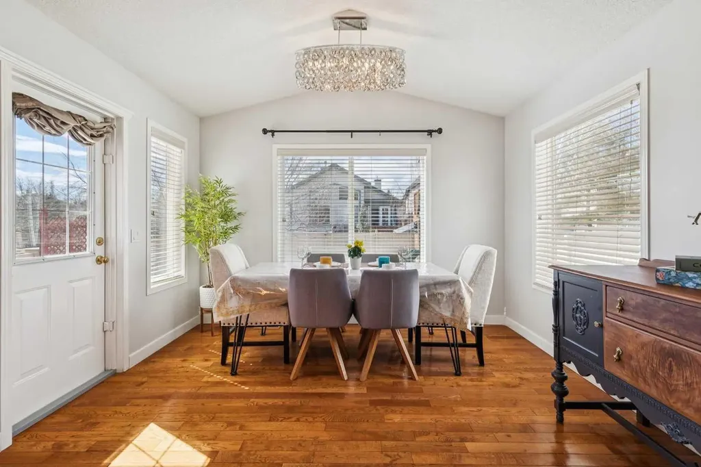 450 Wentworth Place SW Calgary AB T3H 4L7