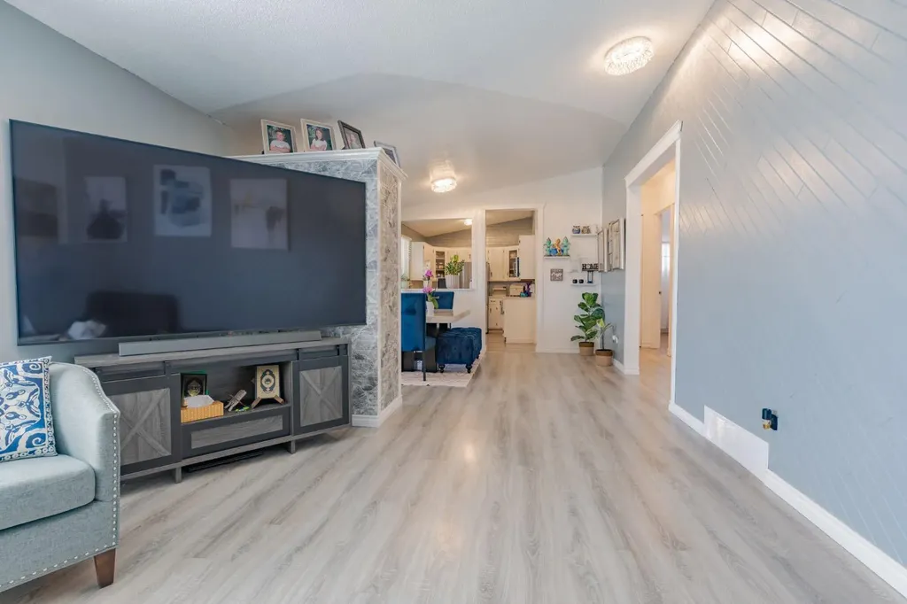 2898 Dunmore Road SE Medicine Hat AB T1A 2A5