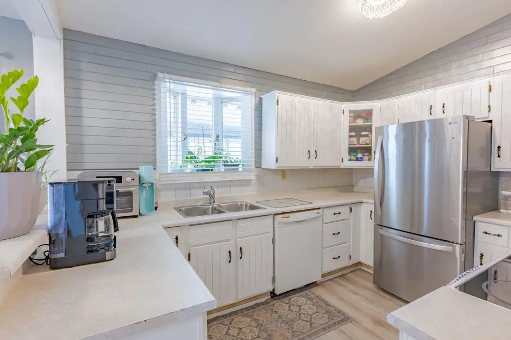 2898 Dunmore Road SE Medicine Hat AB T1A 2A5