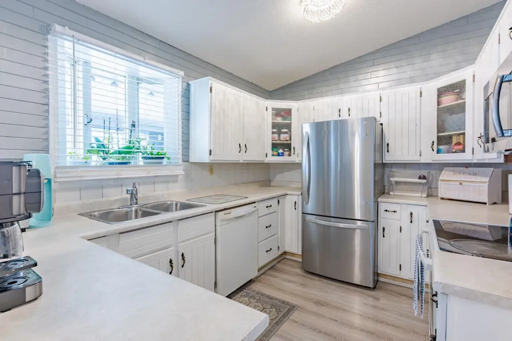 2898 Dunmore Road SE Medicine Hat AB T1A 2A5