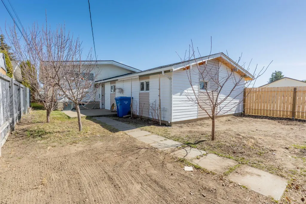 2898 Dunmore Road SE Medicine Hat AB T1A 2A5
