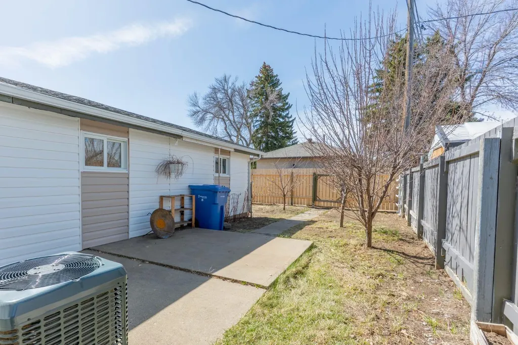 2898 Dunmore Road SE Medicine Hat AB T1A 2A5