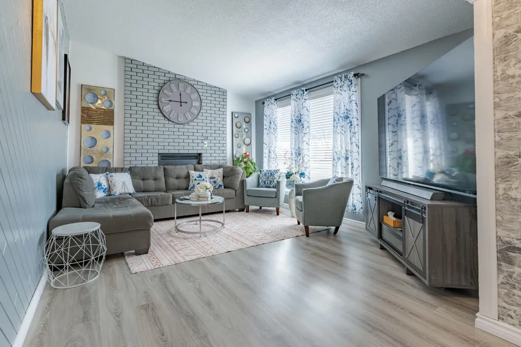2898 Dunmore Road SE Medicine Hat AB T1A 2A5