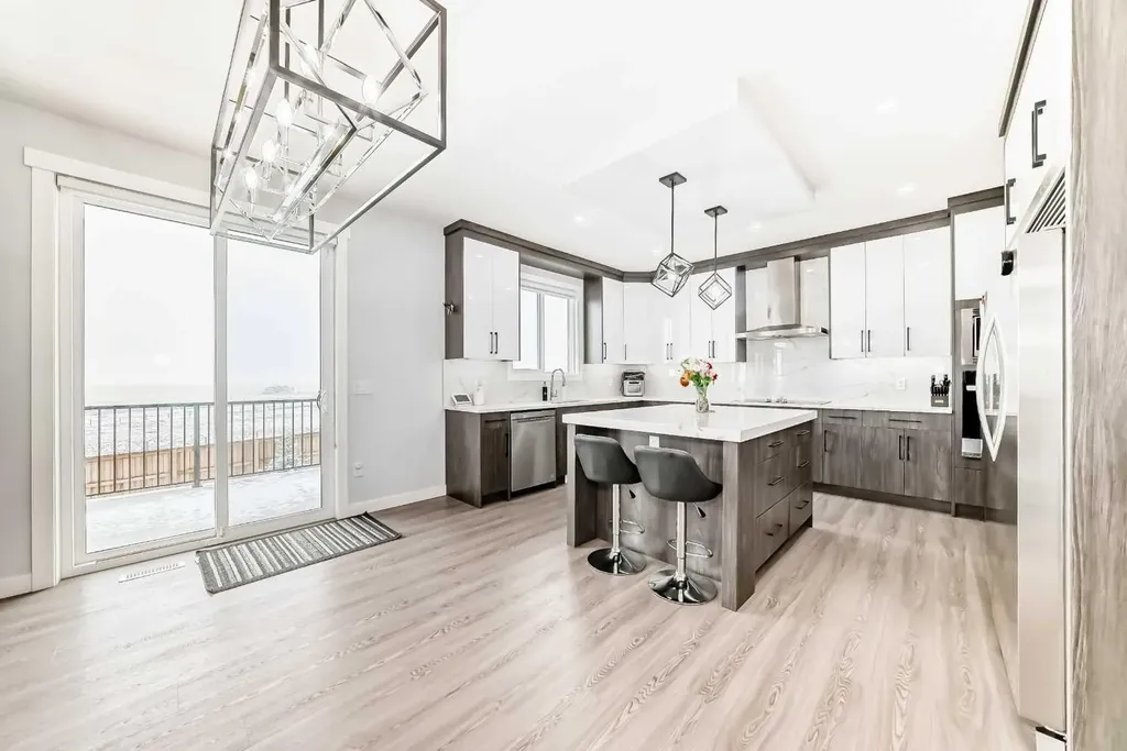 82 Waterford Crescent Chestermere AB T1X 2V1