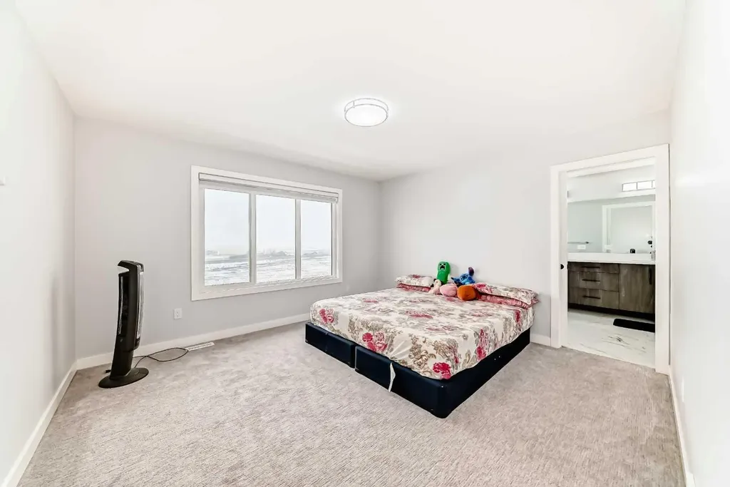 82 Waterford Crescent Chestermere AB T1X 2V1