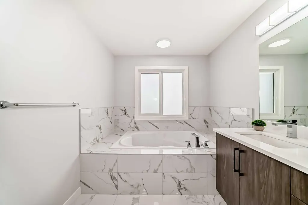 82 Waterford Crescent Chestermere AB T1X 2V1