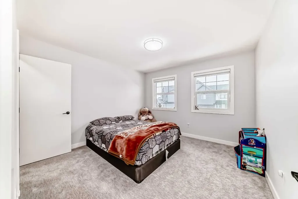 82 Waterford Crescent Chestermere AB T1X 2V1