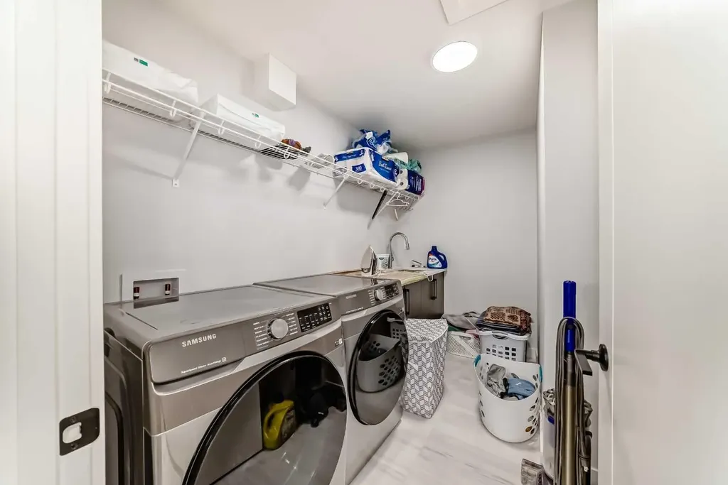 82 Waterford Crescent Chestermere AB T1X 2V1