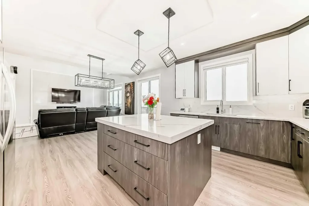 82 Waterford Crescent Chestermere AB T1X 2V1
