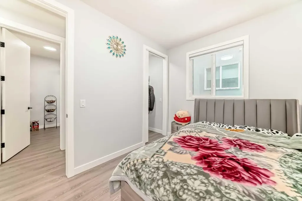 82 Waterford Crescent Chestermere AB T1X 2V1