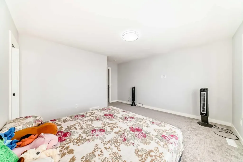 82 Waterford Crescent Chestermere AB T1X 2V1