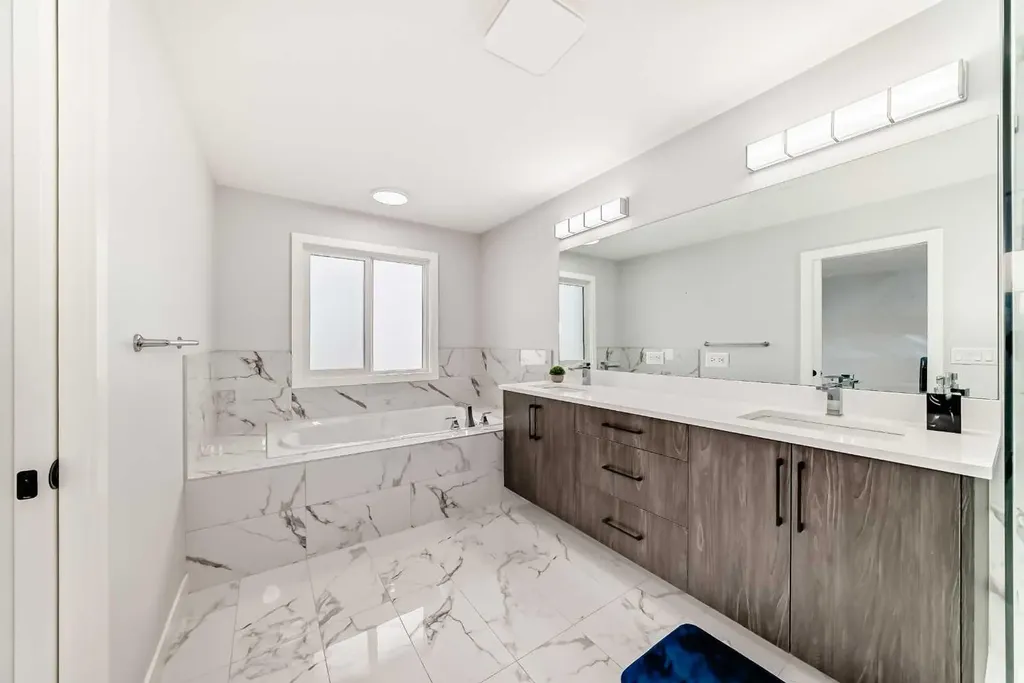 82 Waterford Crescent Chestermere AB T1X 2V1