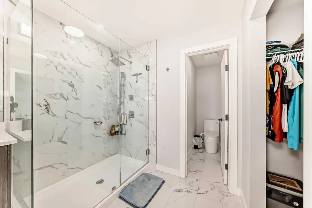 82 Waterford Crescent Chestermere AB T1X 2V1