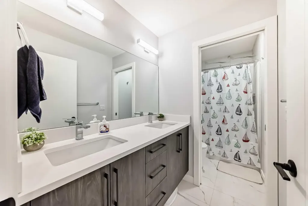 82 Waterford Crescent Chestermere AB T1X 2V1