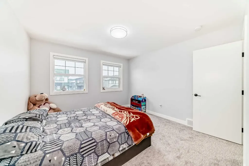 82 Waterford Crescent Chestermere AB T1X 2V1