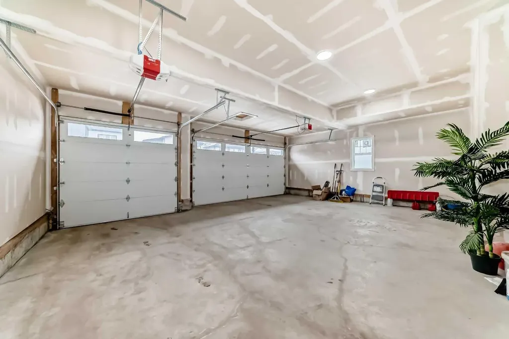 82 Waterford Crescent Chestermere AB T1X 2V1