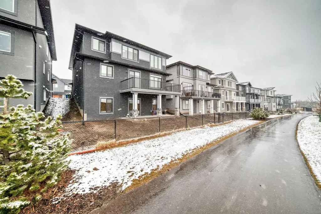 82 Waterford Crescent Chestermere AB T1X 2V1